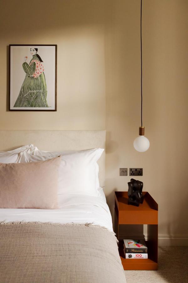 Leighton House - Boutique Guesthouse Bath Exterior foto A pendant light